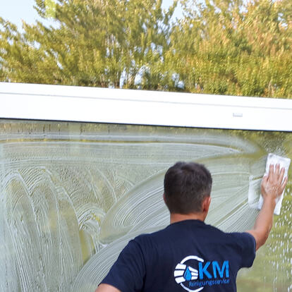 Glas- & Jalousienreinigung