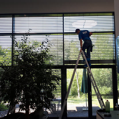 Glas- & Jalousienreinigung